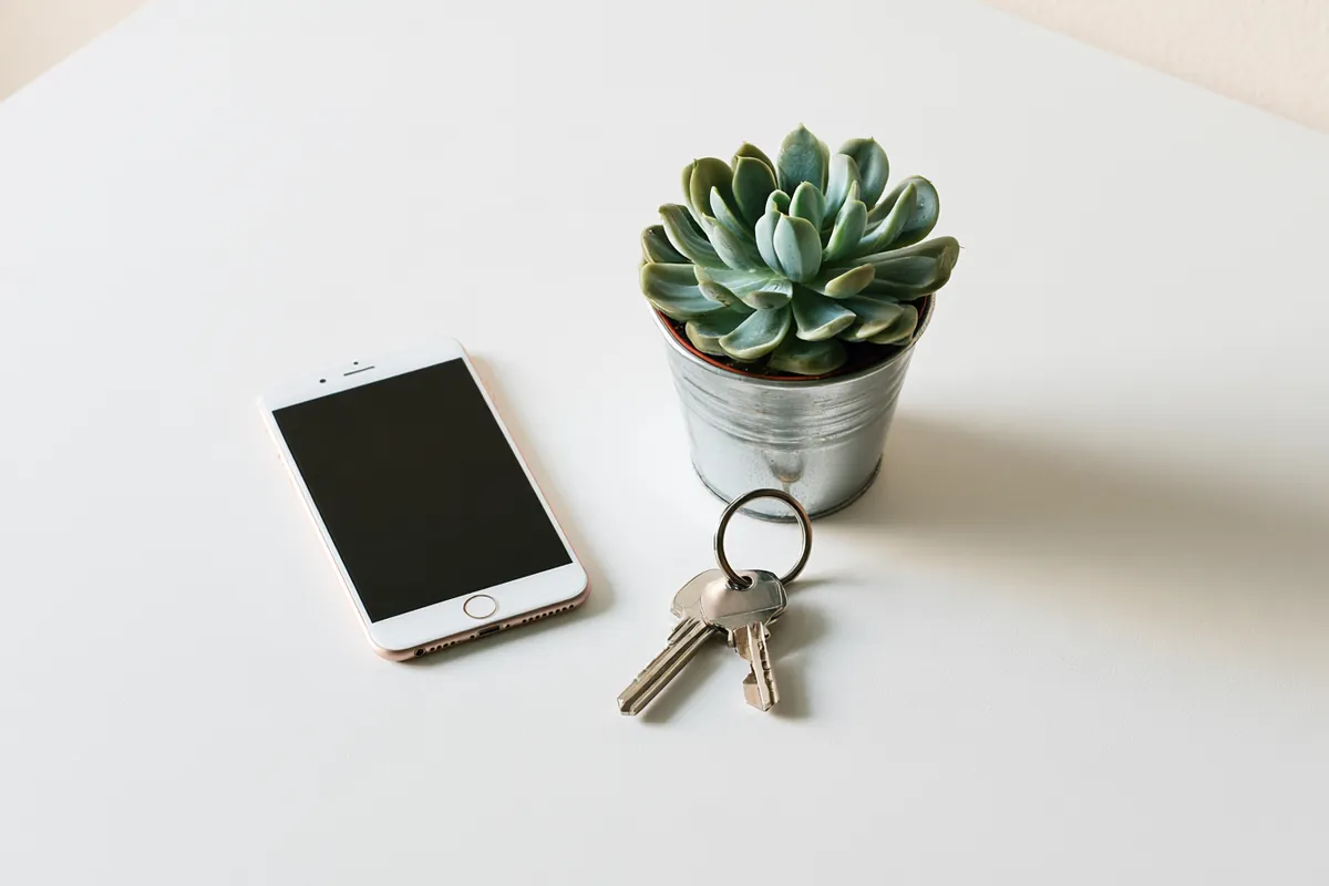 House key and smartphone representing flexible personal loan uses